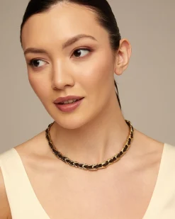Short leather necklace with links