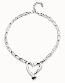 Short link chain pendant necklace with a heart