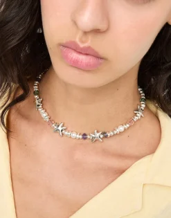 Short necklace with crystals and small starfishes