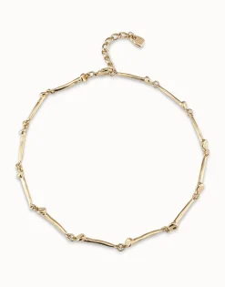 Short necklace with nail-shaped pieces
