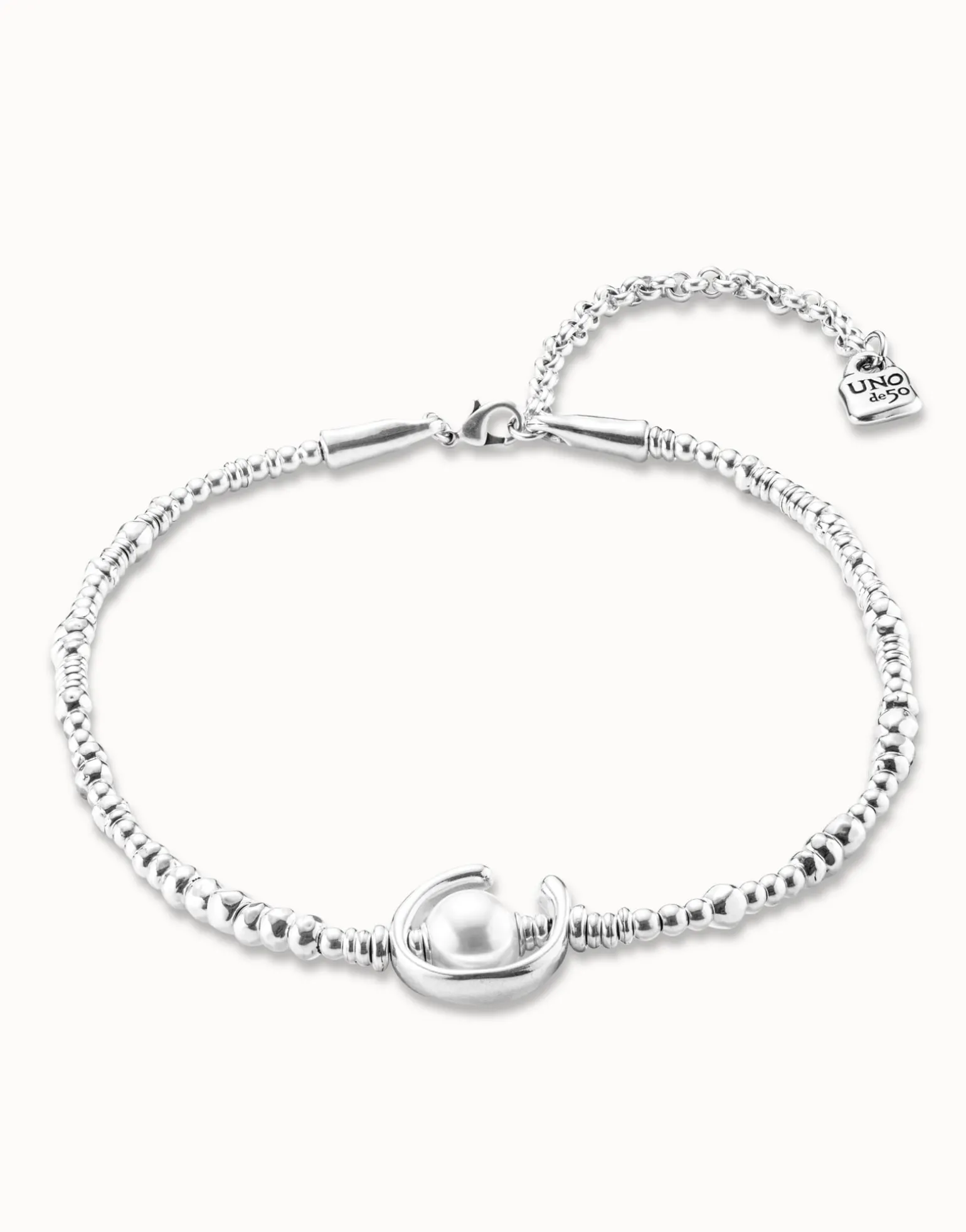 Short necklace with pearl
