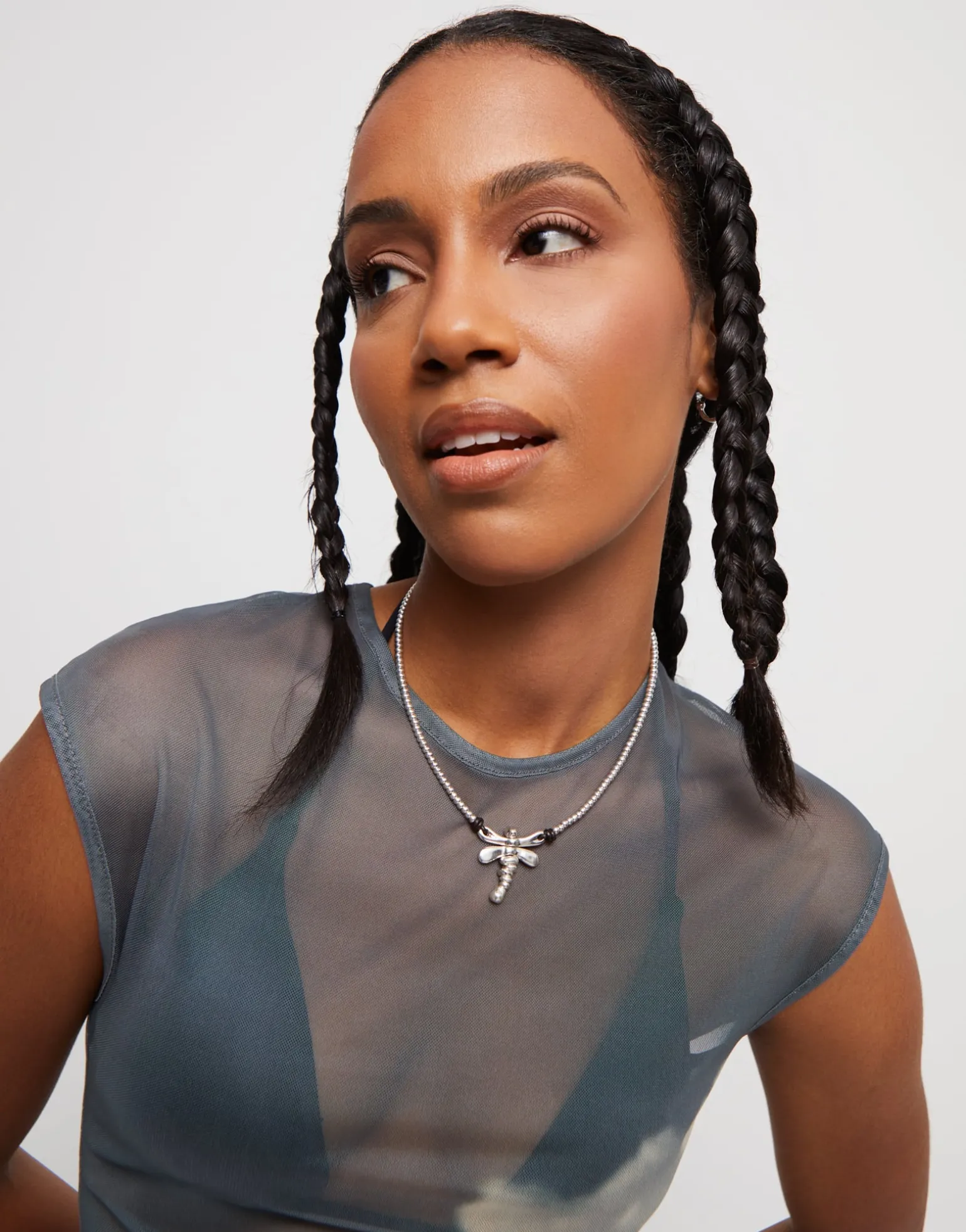 Short pendant necklace with dragonfly