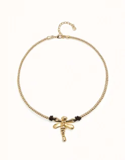 Short pendant necklace with dragonfly