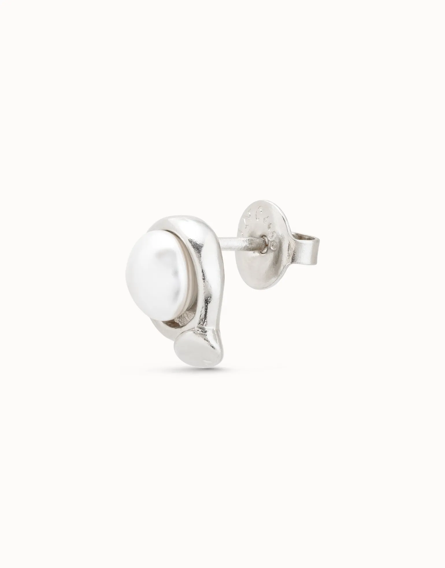 Single Stud Earring With Pearl
