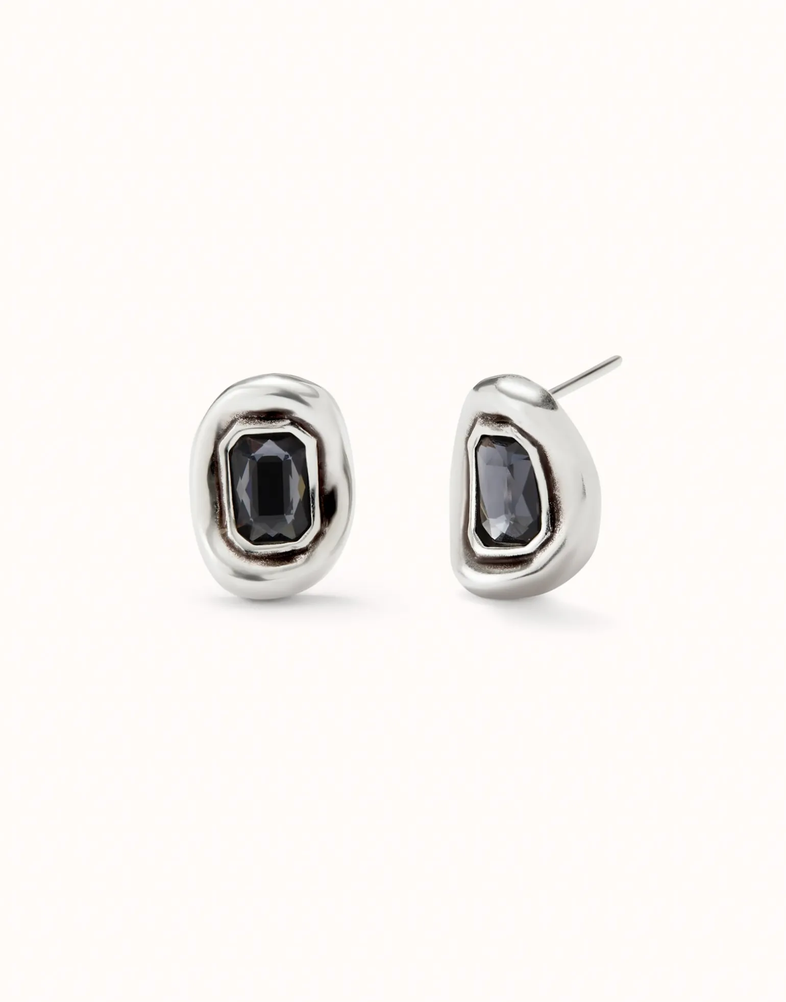 Stud earrings with grey faceted crystal