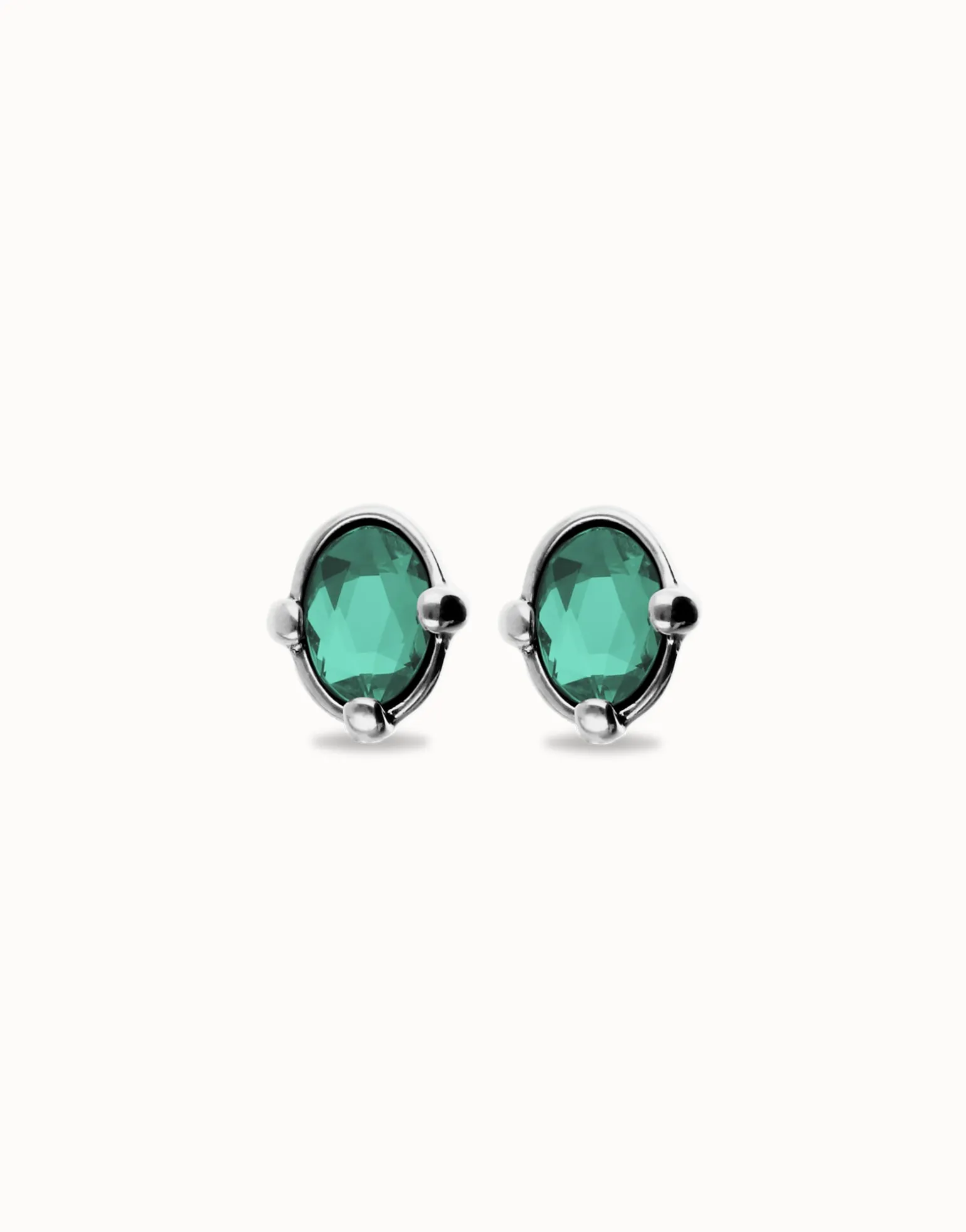 Studs with oval green faceted crystal